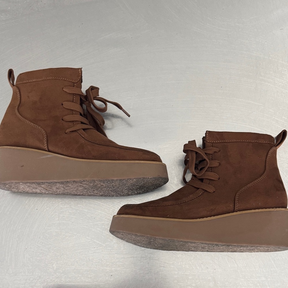 Women's Lace-Up Platform Ankle Boots - Brown